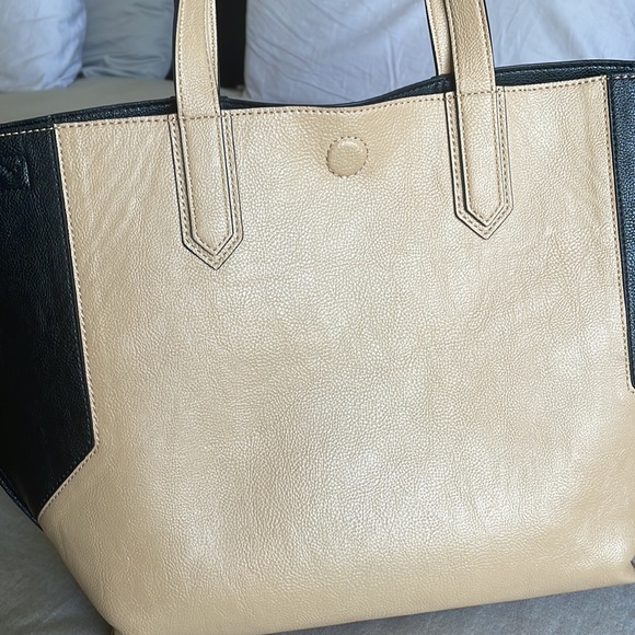 Karl Lagerfeld Paris Tote - Picture 5 of 7